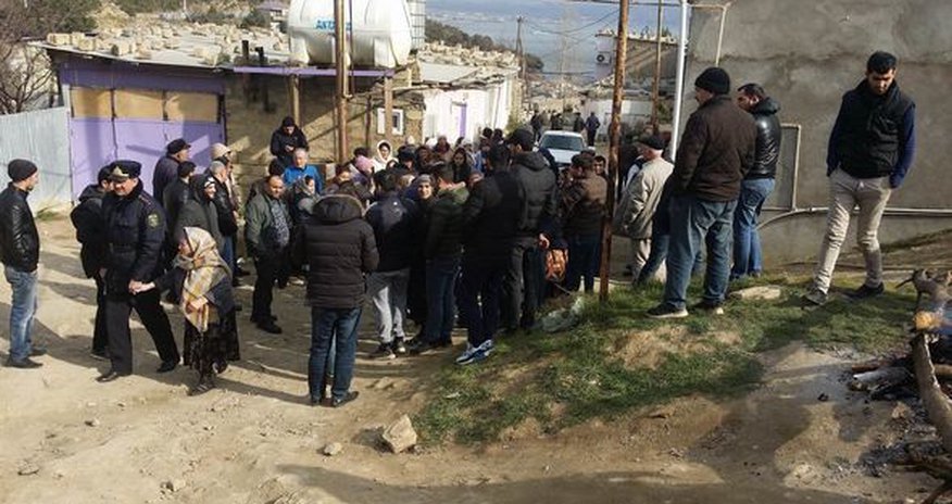 Sürüşmə zonasından köçürülən sakinlərə vəsait ayrıldı Sürüşmə zonasından köçürülən sakinlərə vəsait ayrıldı