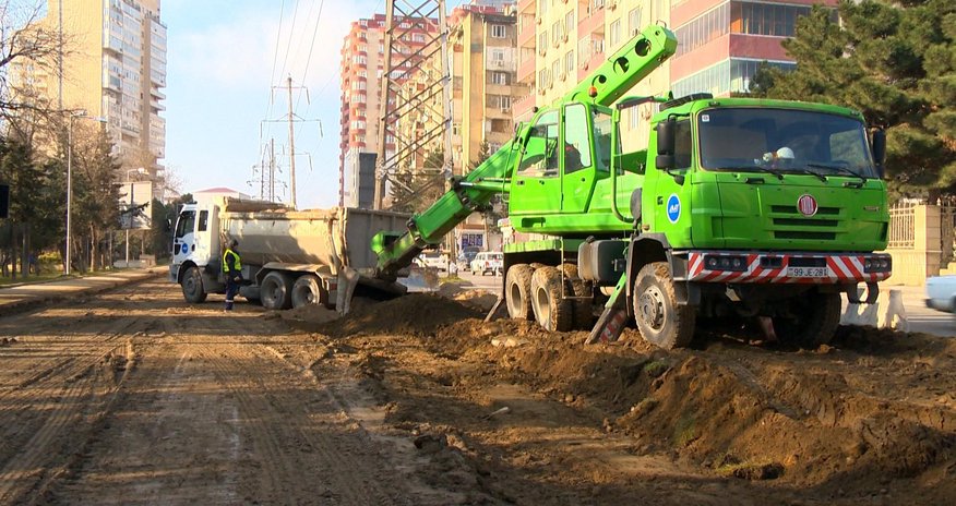 Mir Cəlal küçəsinin əsasalı təmirinə başlandı Mir Cəlal küçəsinin əsasalı təmirinə başlandı