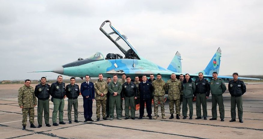 Мобильная учебная группа НАТО проводит семинар в Баку Мобильная учебная группа НАТО проводит семинар в Баку