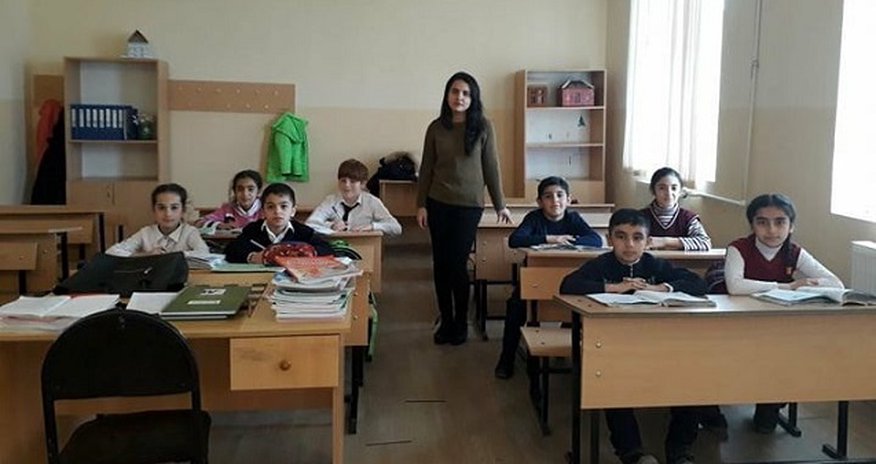 Bakıda dərsə vertolyotla gedən müəllim Bakıda dərsə vertolyotla gedən müəllim