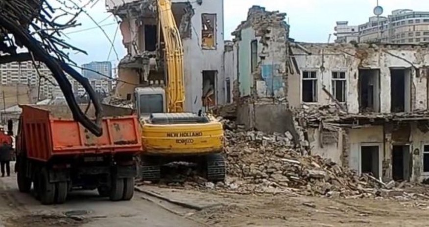 "Sovetski"də genişmiqyaslı söküntüyə başlanılır "Sovetski"də genişmiqyaslı söküntüyə başlanılır
