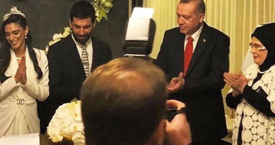 Ərdoğan Arda Turanın nikah şahidi oldu Ərdoğan Arda Turanın nikah şahidi oldu
