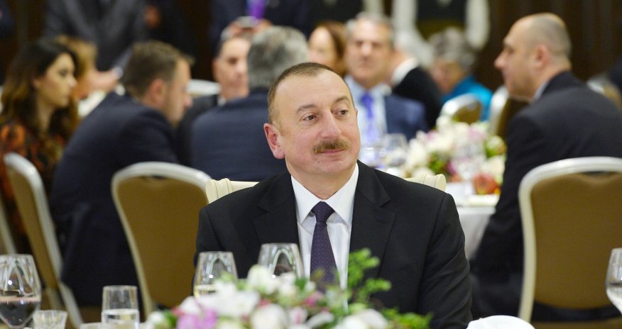 İlham Əliyev ziyafət verdi - FOTO İlham Əliyev ziyafət verdi - FOTO