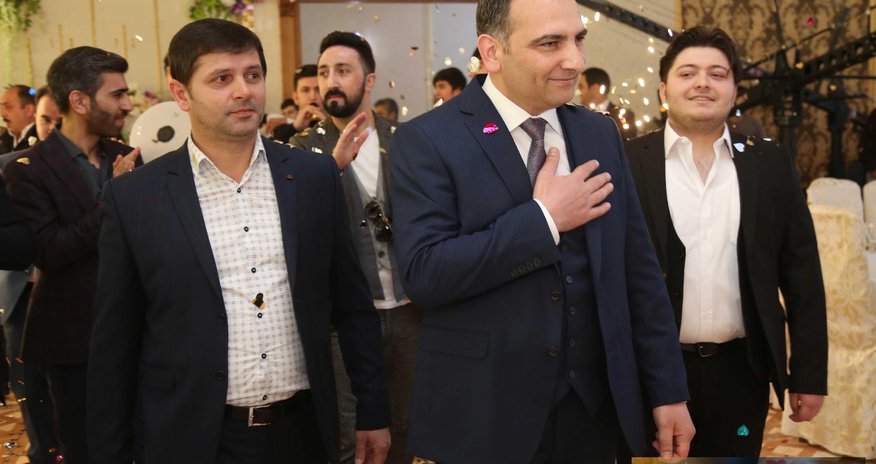Əməkdar artist qardaşına gəlinsiz toy etdi - FOTOLAR Əməkdar artist qardaşına gəlinsiz toy etdi - FOTOLAR