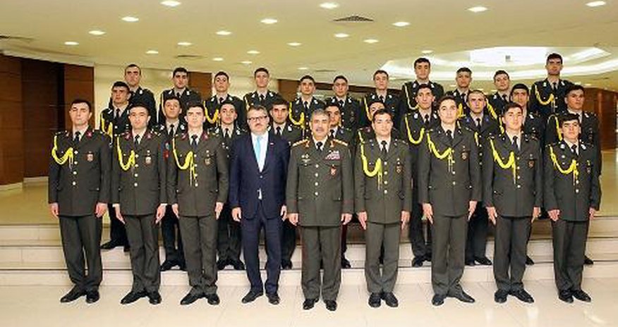 Zakir Həsənov Türkiyədə kursantlarla nahar etdi Zakir Həsənov Türkiyədə kursantlarla nahar etdi