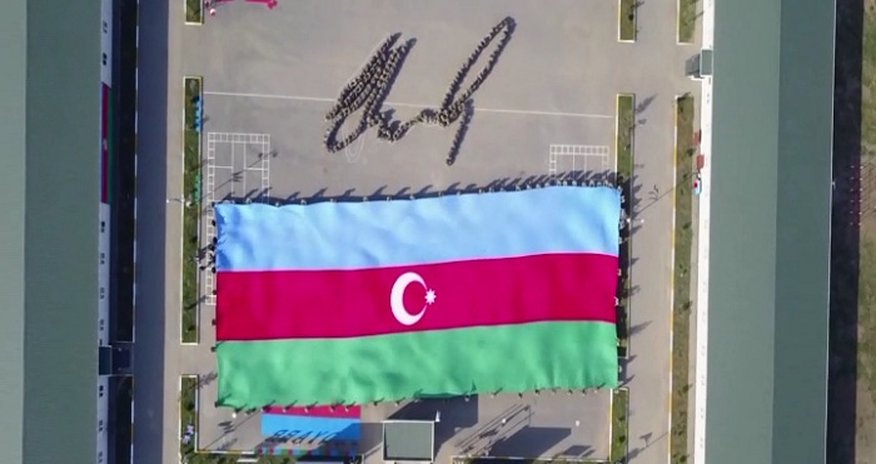 Aprel döyüşlərinə mahnı həsr edildi – VİDEO Aprel döyüşlərinə mahnı həsr edildi – VİDEO