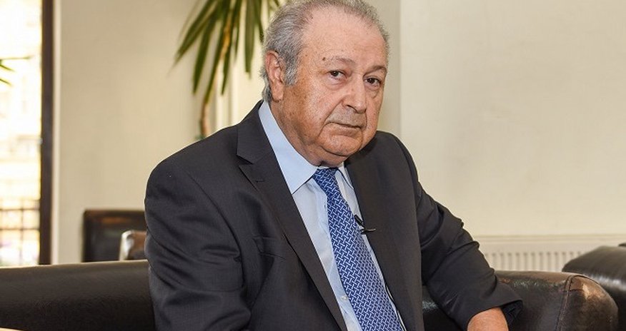 Keçmiş prezident yeni prezidenti seçir Keçmiş prezident yeni prezidenti seçir