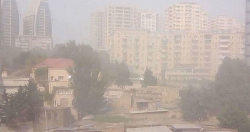 Bakıda tozun miqdarı azalır Bakıda tozun miqdarı azalır