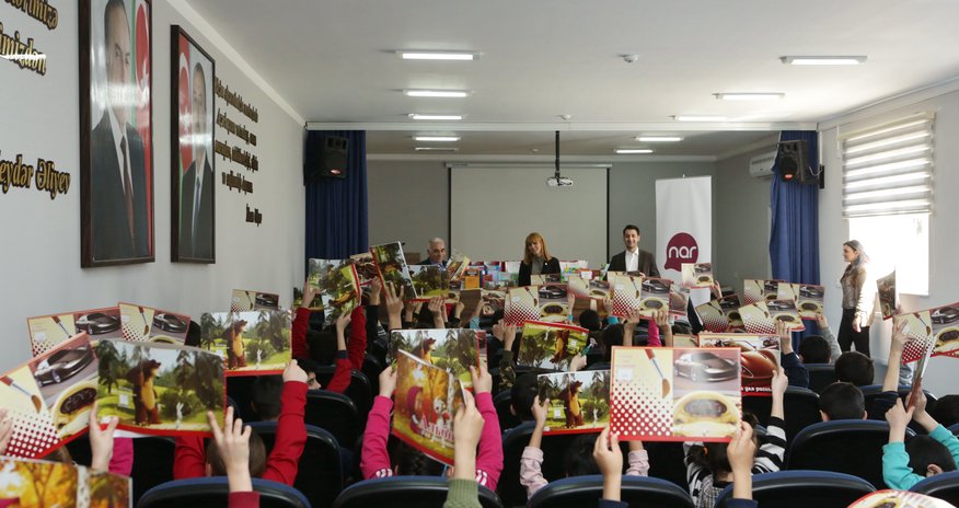 “Nar” Ümumdünya kitab günündə uşaqları hədiyyələrlə təbrik etdi “Nar” Ümumdünya kitab günündə uşaqları hədiyyələrlə təbrik etdi