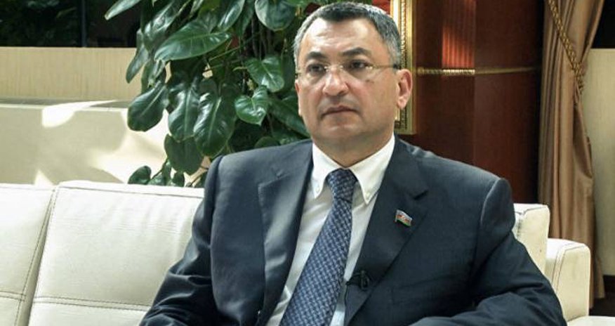 “Qaçqınkom”un yeni sədri kollektivə təqdim olunub “Qaçqınkom”un yeni sədri kollektivə təqdim olunub