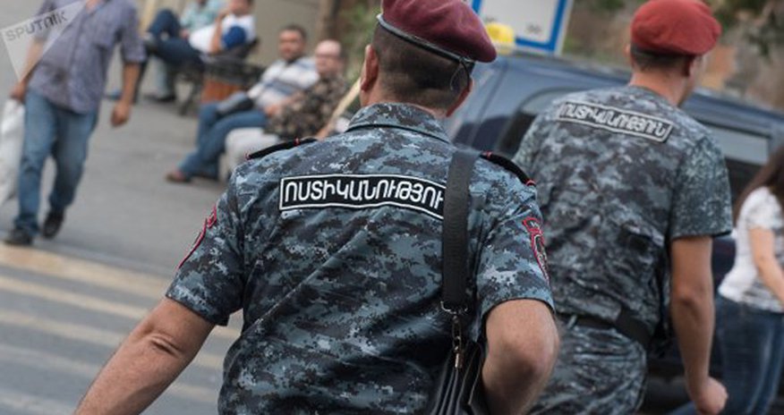 В Армении оппозиционеры напали на полицейский участок В Армении оппозиционеры напали на полицейский участок
