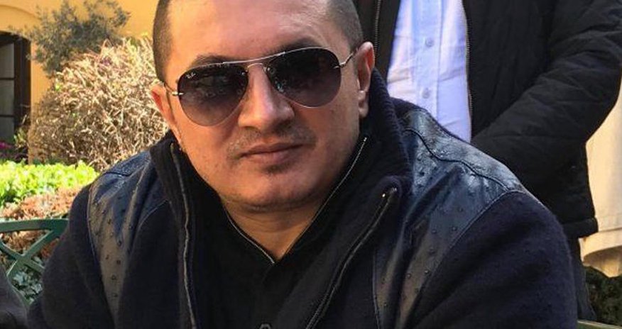 Lotu Qulu oynadığı uşağın əlinə tapança verdi və...- FOTO Lotu Qulu oynadığı uşağın əlinə tapança verdi və...- FOTO