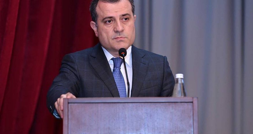 Nazir 5 minə görə məktəblini mükafatlandırdı Nazir 5 minə görə məktəblini mükafatlandırdı