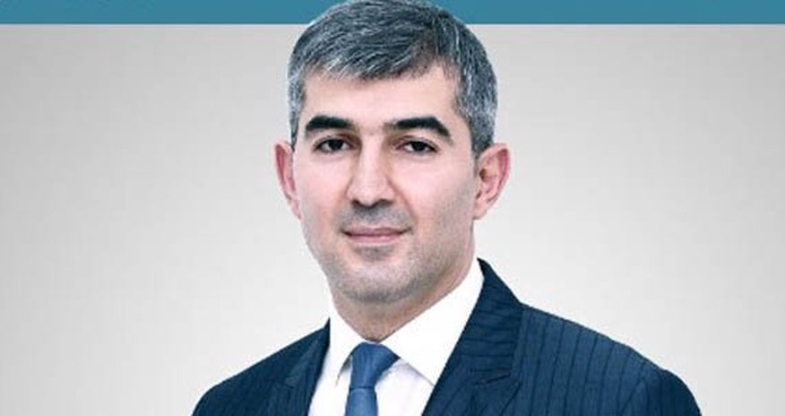Yeni rəis generalın əmisi oğlunu işdən çıxardı Yeni rəis generalın əmisi oğlunu işdən çıxardı