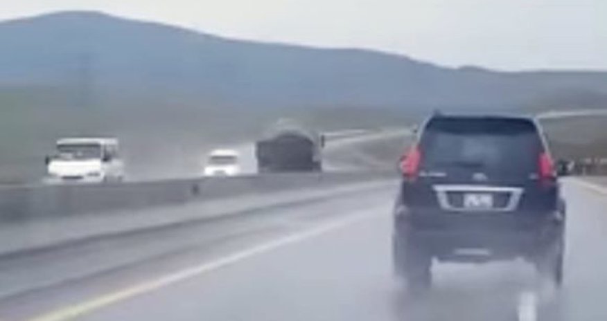 Азербайджанский лихач на грузовике удивил арабов - ВИДЕО Азербайджанский лихач на грузовике удивил арабов - ВИДЕО