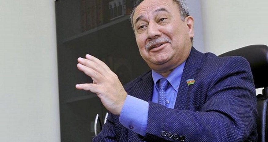 “Kim 52 manatla dolana bilərsə, əlini qaldırsın!” “Kim 52 manatla dolana bilərsə, əlini qaldırsın!”