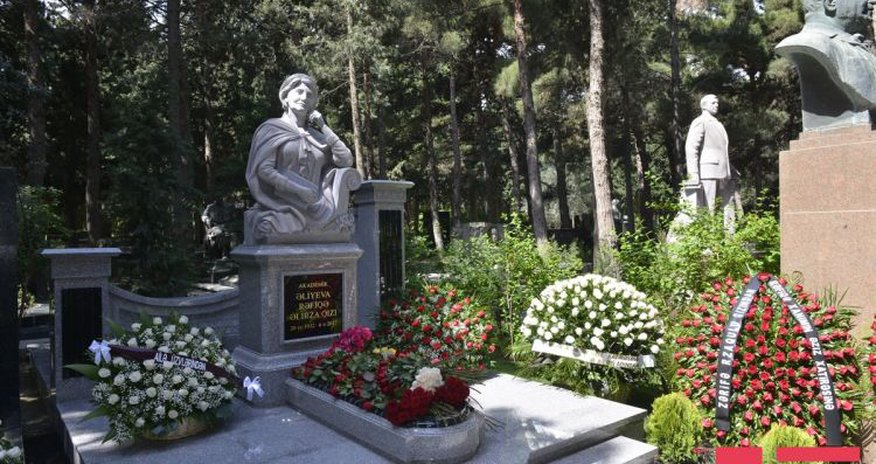 Prezidentin bibisinə Bakıda abidə qoyuldu - FOTOLAR Prezidentin bibisinə Bakıda abidə qoyuldu - FOTOLAR