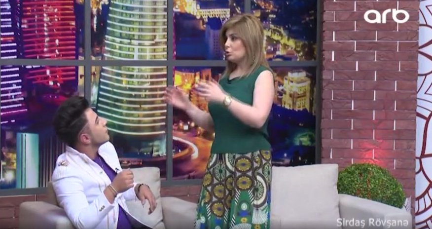 Efirdə dava düşdü: “Bir zənglə səni bu kameraların önündən götürdərəm” – Video Efirdə dava düşdü: “Bir zənglə səni bu kameraların önündən götürdərəm” – Video