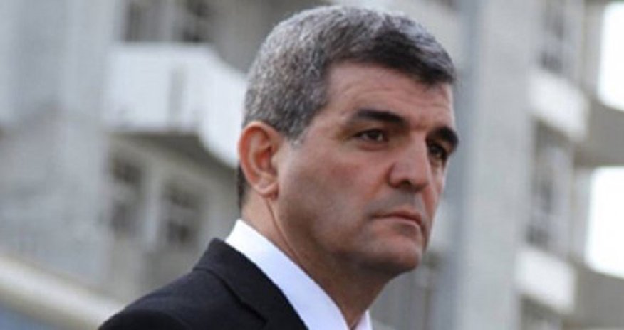 Deputat: “AzTV-nin sədrini adam öldürməkdə ittiham edirlər, heç kim reaksiya vermir” Deputat: “AzTV-nin sədrini adam öldürməkdə ittiham edirlər, heç kim reaksiya vermir”