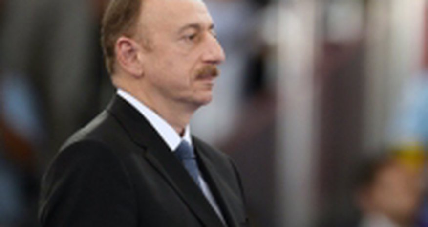 Ильхам Алиев на могиле отца Ильхам Алиев на могиле отца