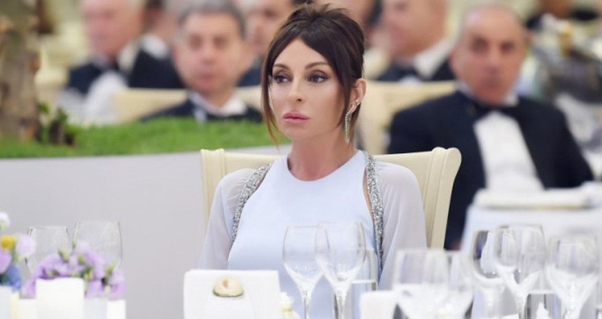 Mehriban Əliyeva onları təltif etdi Mehriban Əliyeva onları təltif etdi