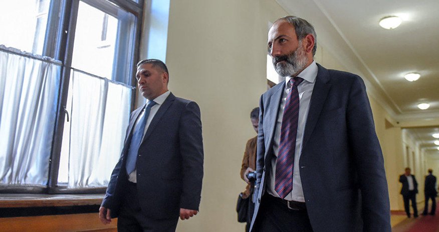 Paşinyan bu mandatından getdi, yerinə... Paşinyan bu mandatından getdi, yerinə...