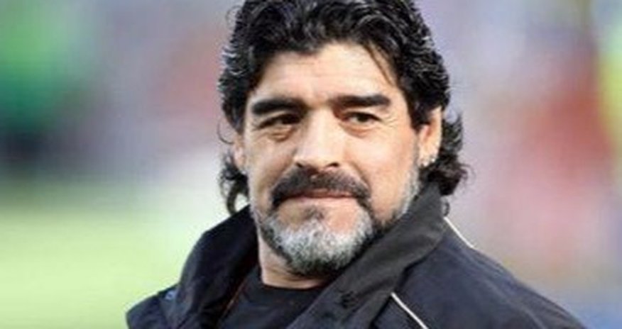 Maradona bu klubla danışıqlar aparır Maradona bu klubla danışıqlar aparır
