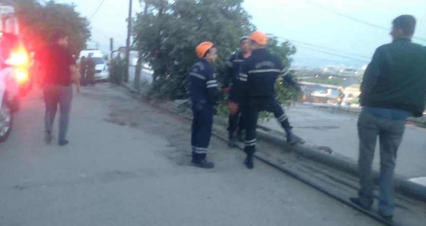 Bayılda 3 ev dağıldı, sakinlər gecə ilə köçürüldü Bayılda 3 ev dağıldı, sakinlər gecə ilə köçürüldü