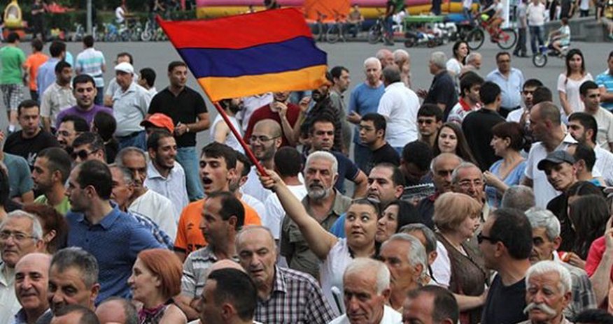 Ереван охватили новые протесты Ереван охватили новые протесты