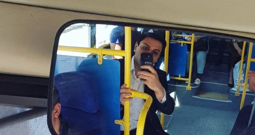 Azərbaycanlı icra başçısı işə avtobusla gedir - FOTO Azərbaycanlı icra başçısı işə avtobusla gedir - FOTO