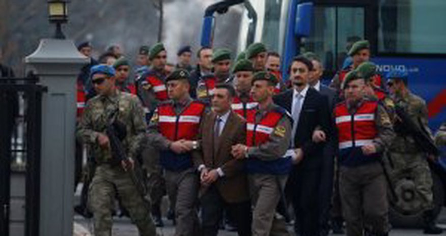 Türkiyədə 104 hərbçi ömürlük həbs olundu Türkiyədə 104 hərbçi ömürlük həbs olundu