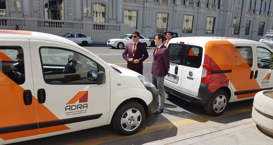 Dövlət Reklam Agentliyi yeni avtomobillər alıb Dövlət Reklam Agentliyi yeni avtomobillər alıb