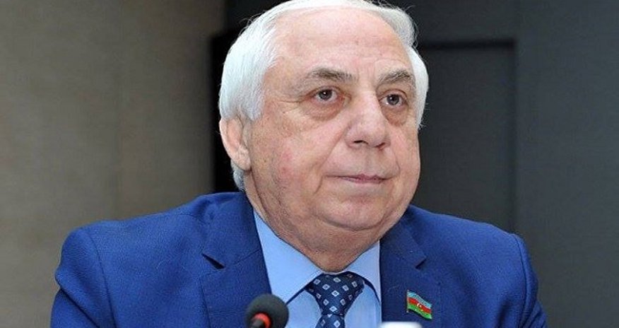 Hadi Rəcəbli jurnaisti təhqir etdi Hadi Rəcəbli jurnaisti təhqir etdi