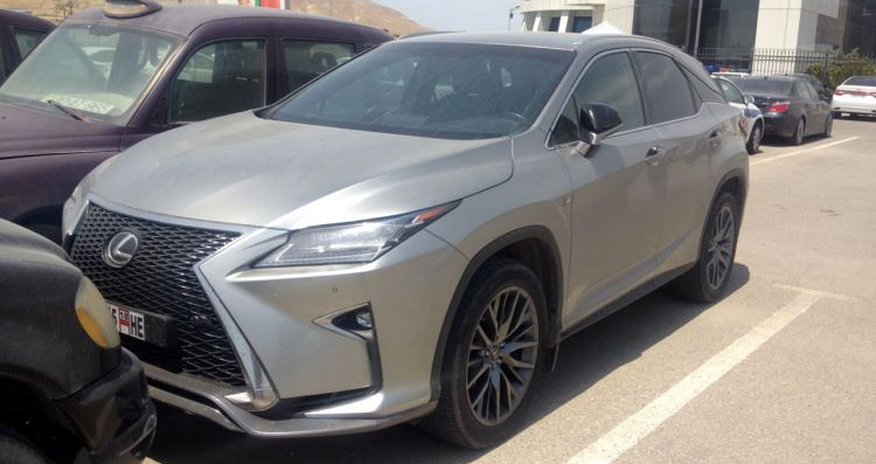 Axtarışda olan "Lexus" gömrükdə tapıldı Axtarışda olan "Lexus" gömrükdə tapıldı
