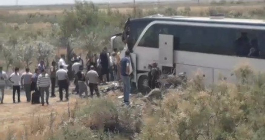 Azərbaycanda sərnişin dolu avtobus aşdı Azərbaycanda sərnişin dolu avtobus aşdı