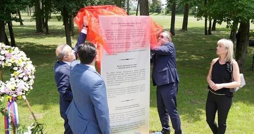 Bu ölkə Xocalı qurbanlarına abidə qoydu Bu ölkə Xocalı qurbanlarına abidə qoydu