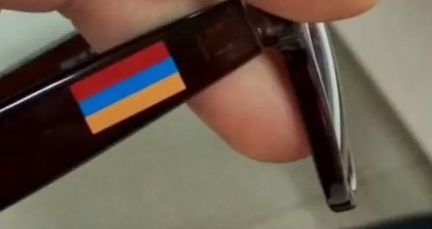 Bakıda üzərində Ermənistan bayrağı olan eynək satılır – VİDEO Bakıda üzərində Ermənistan bayrağı olan eynək satılır – VİDEO