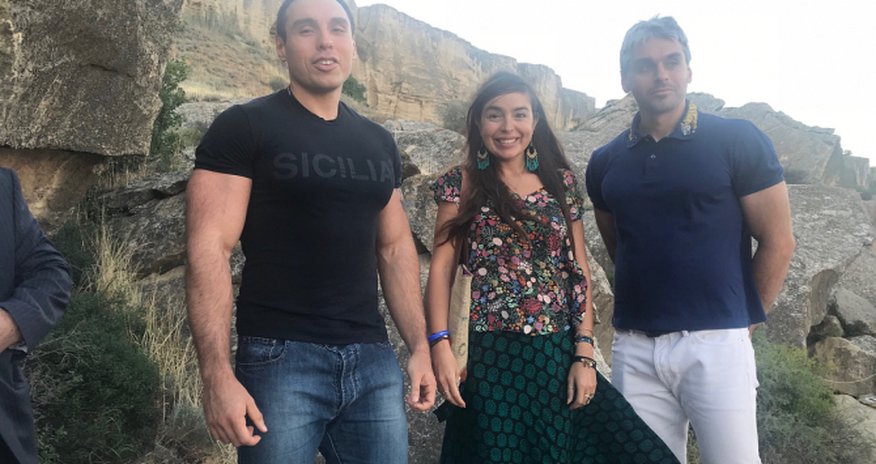 Leyla Əliyeva bibisi oğulları ilə Qobustanda - FOTO Leyla Əliyeva bibisi oğulları ilə Qobustanda - FOTO