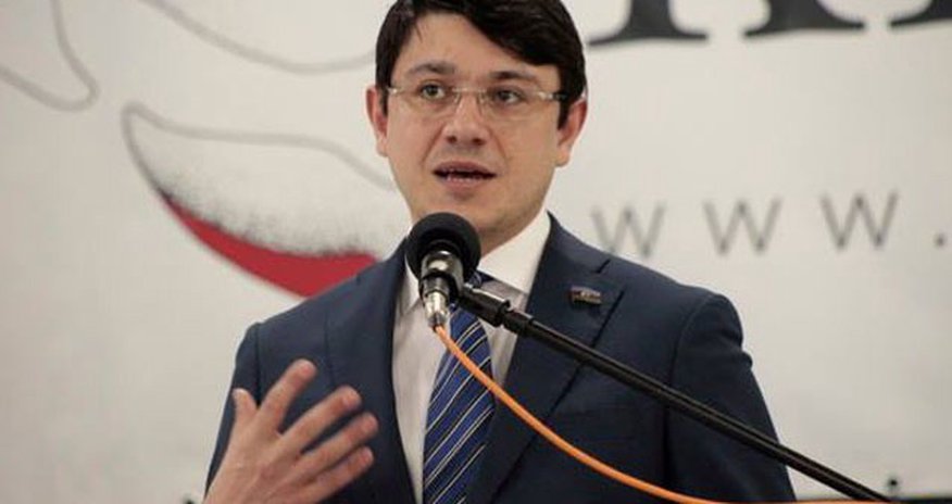 Yeni sədr aparat rəhbərini işdən çıxardı Yeni sədr aparat rəhbərini işdən çıxardı
