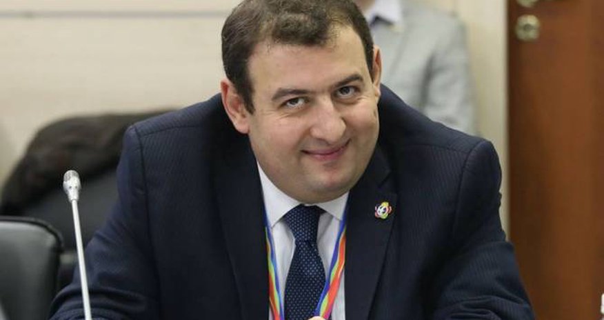 İrəvan meriyasının əməkdaşını döydülər İrəvan meriyasının əməkdaşını döydülər