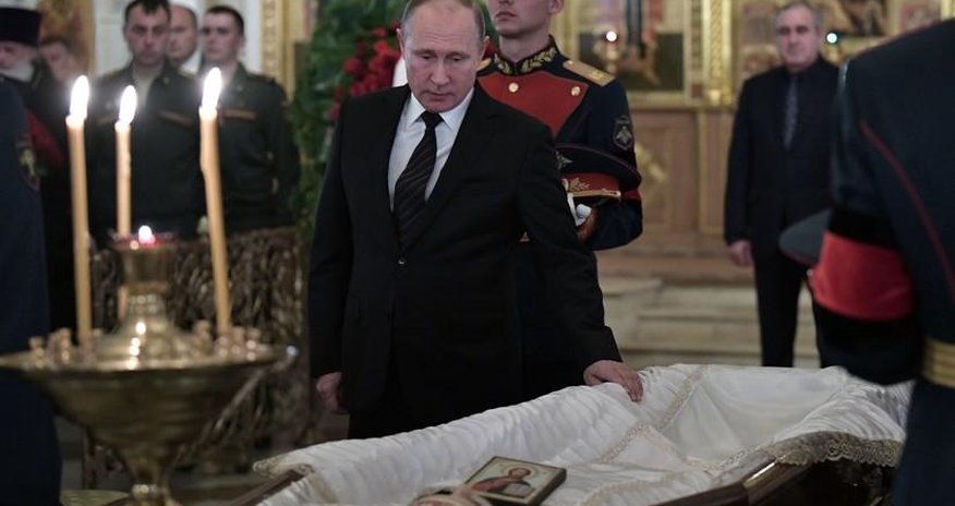 Путин приехал проститься с Говорухиным Путин приехал проститься с Говорухиным