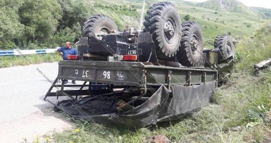 Ermənistanda hərbi avtomobil qəzaya uğrayıb — 6 ağır yaralı var + FOTO Ermənistanda hərbi avtomobil qəzaya uğrayıb — 6 ağır yaralı var + FOTO