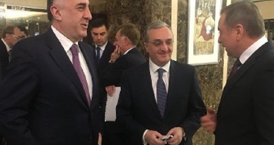 Məmmədyarov erməni həmkarı ilə söhbət etdi Məmmədyarov erməni həmkarı ilə söhbət etdi