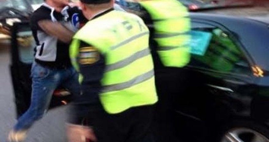 Turistlər sürücünü döyən yol polisini lentə aldılar - VIDEO Turistlər sürücünü döyən yol polisini lentə aldılar - VIDEO