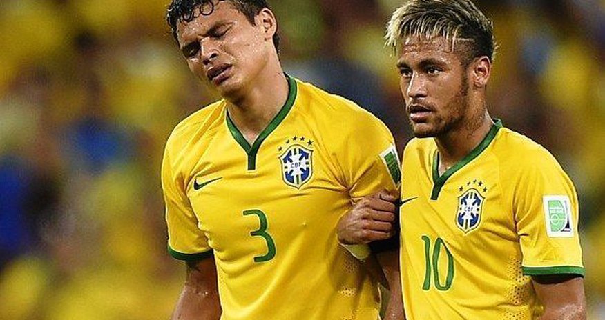 Neymar komanda yoldaşını təhqir etdi Neymar komanda yoldaşını təhqir etdi