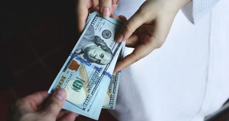 В Баку пытались обменять фальшивые доллары В Баку пытались обменять фальшивые доллары