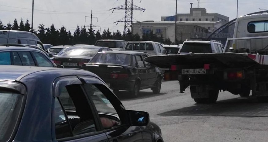 Bakı-Sumqayıt yolu iflic oldu - VİDEO Bakı-Sumqayıt yolu iflic oldu - VİDEO