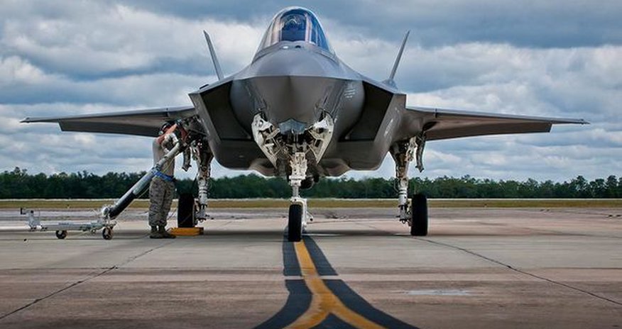 США потребовали от Турции выбрать между F-35 и С-400 США потребовали от Турции выбрать между F-35 и С-400