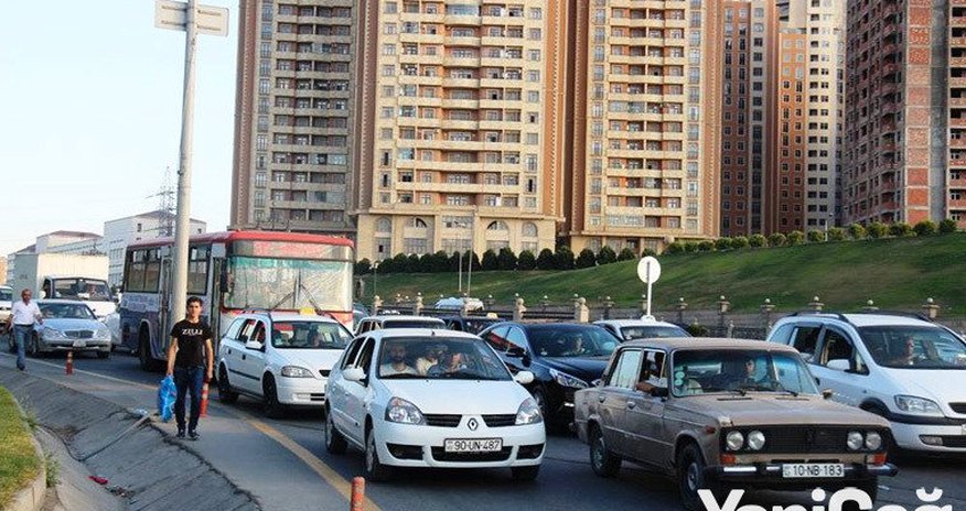 Oqtay Əsədov "20 Yanvar"dan Avtovağzala piyada gedir - Bakı-Sumqayıt yolundan FOTOREPORTAJ Oqtay Əsədov "20 Yanvar"dan Avtovağzala piyada gedir - Bakı-Sumqayıt yolundan FOTOREPORTAJ