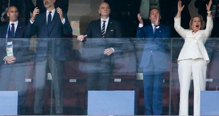 Medvedevin xanımı futbolda emosiyalarını cilovlaya bilmədi (VİDEO) Medvedevin xanımı futbolda emosiyalarını cilovlaya bilmədi (VİDEO)